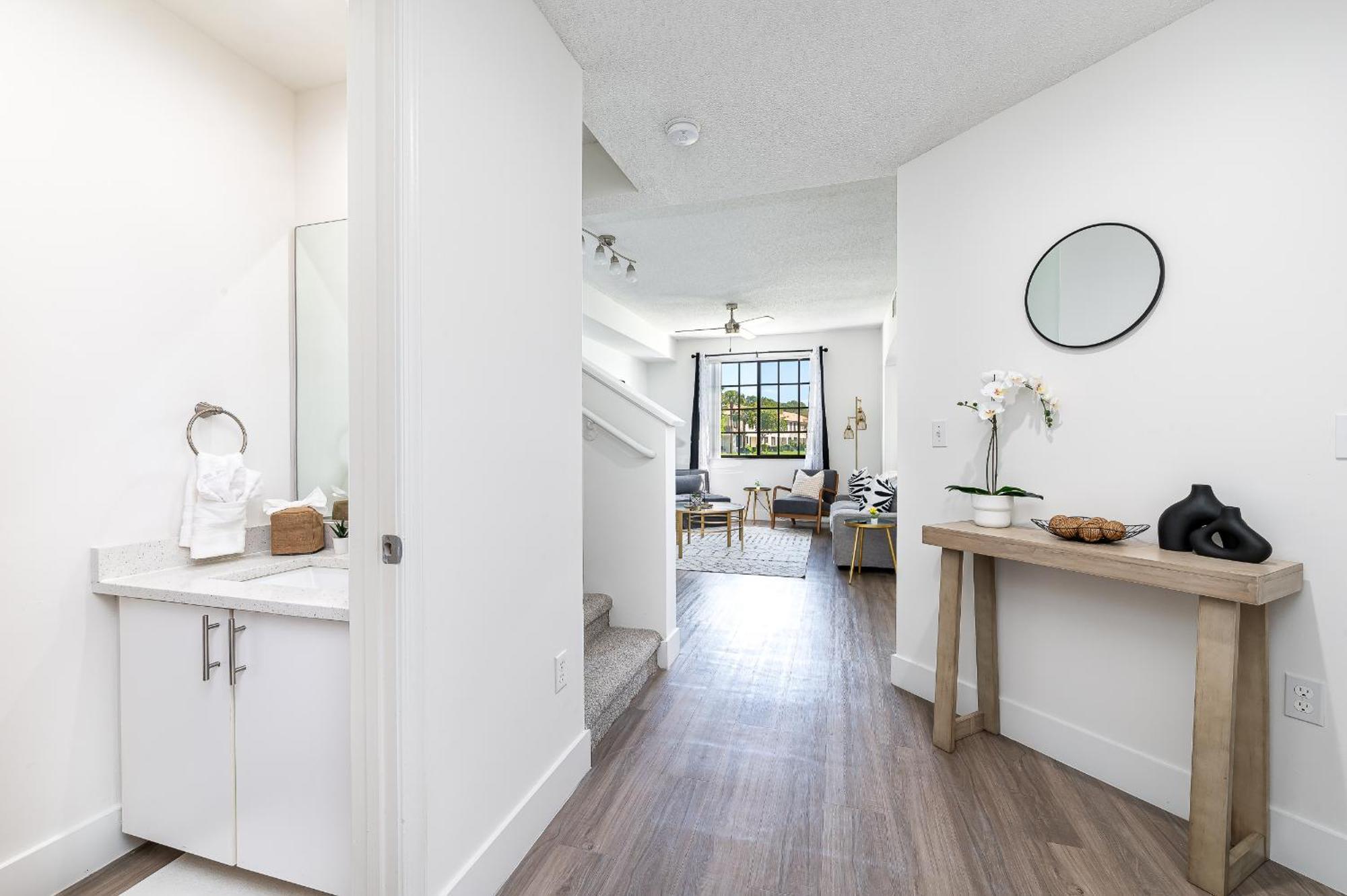 Newly Renovated Townhome With King Bed Appartamento *