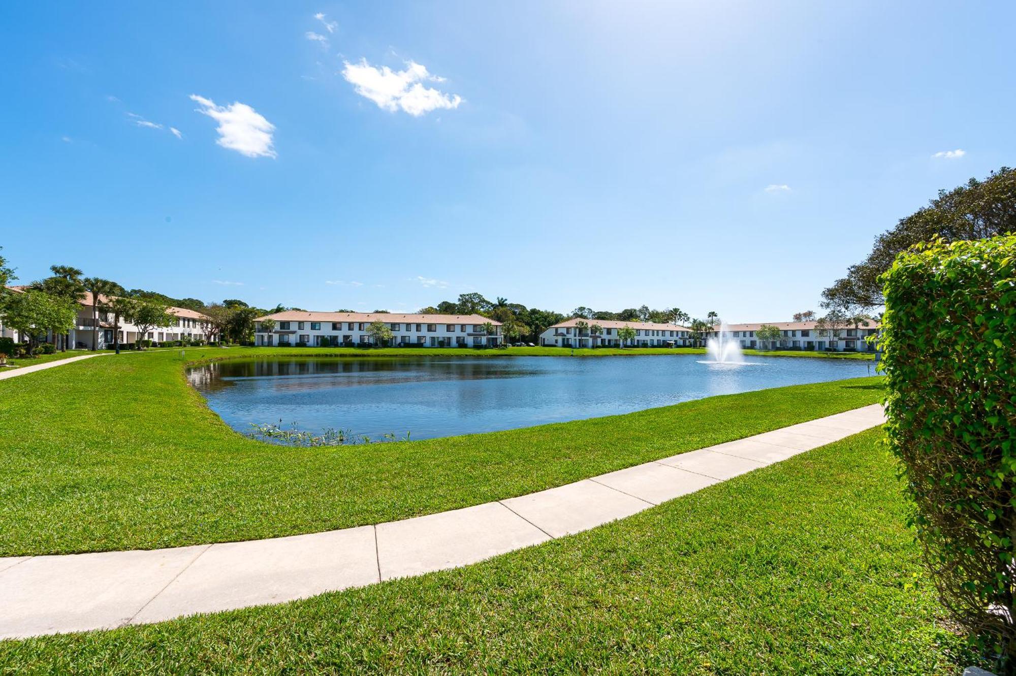 Newly Renovated Townhome With King Bed * Delray Beach