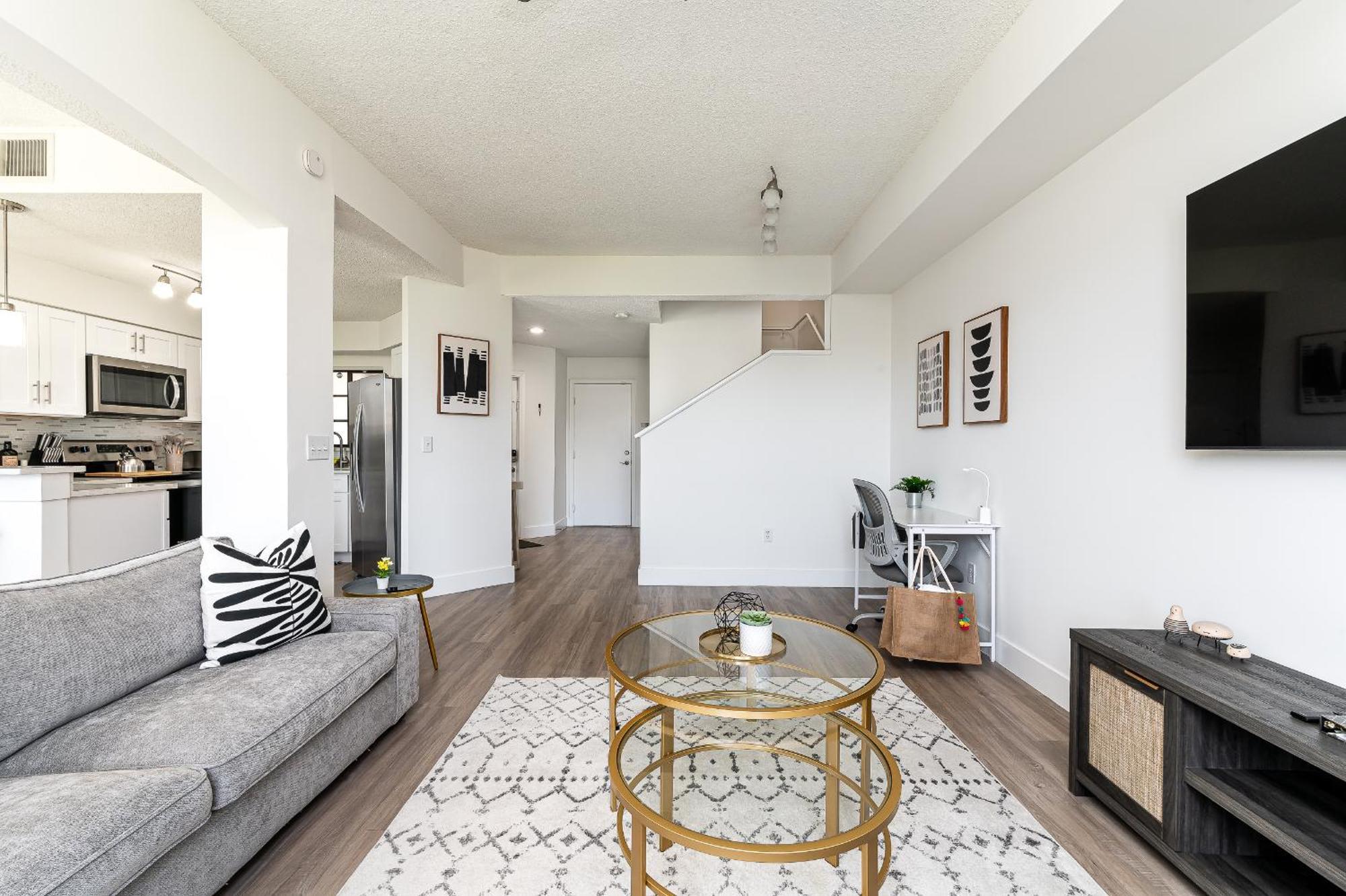 Newly Renovated Townhome With King Bed Appartamento *